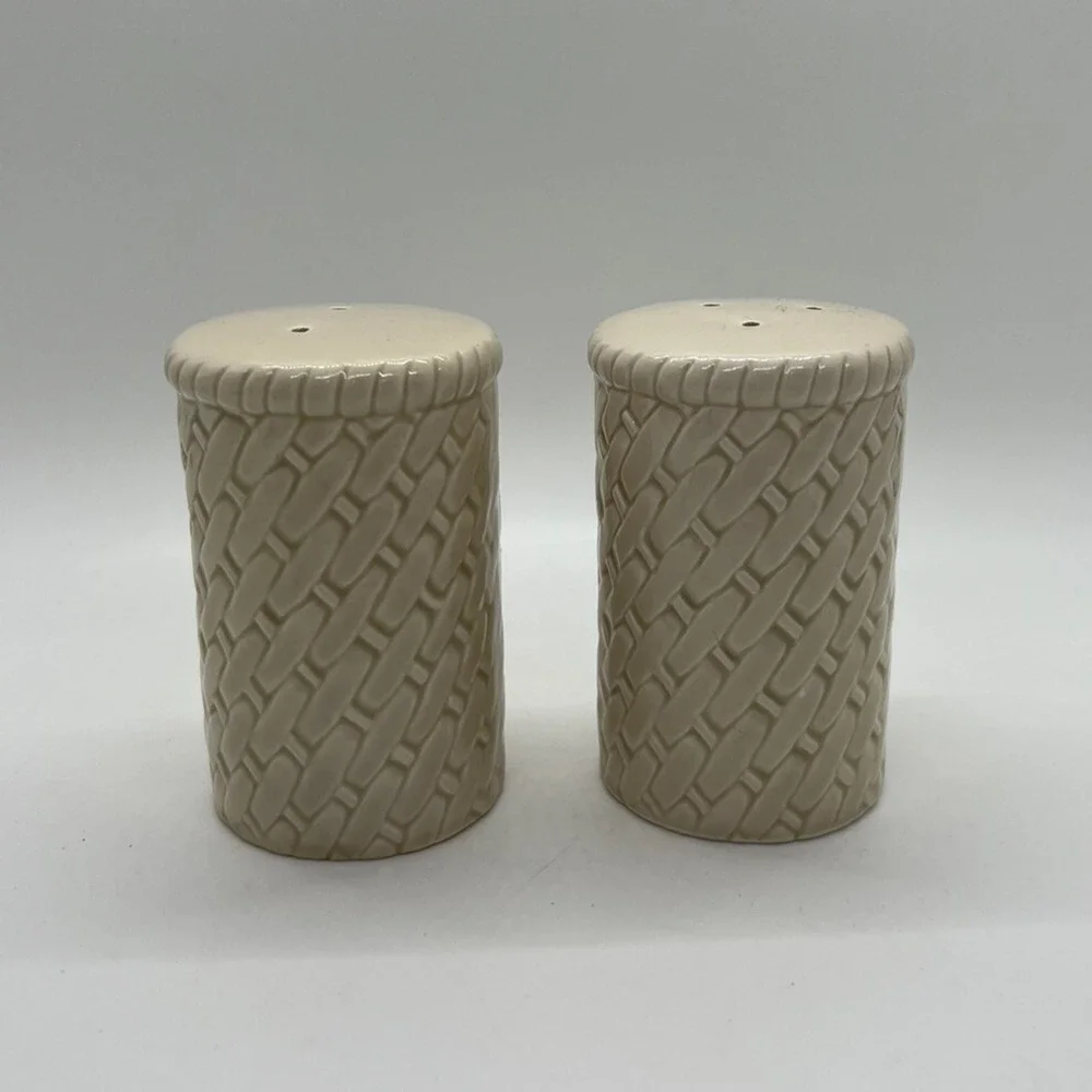 Vintage Otagiri Salt and Pepper‎ Shakers Christmas Holly and Berry Basket Weave